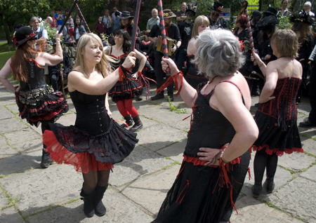 The Raving Maes
