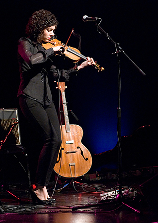 Carrie Rodriguez 