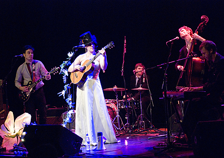 Kirsty Almeida and The Troubadours 