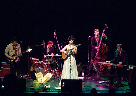 Kirsty Almeida and The Troubadours 