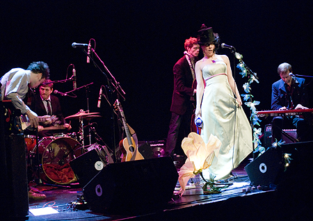 Kirsty Almeida and The Troubadours 