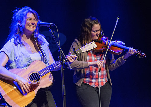 Della Mae