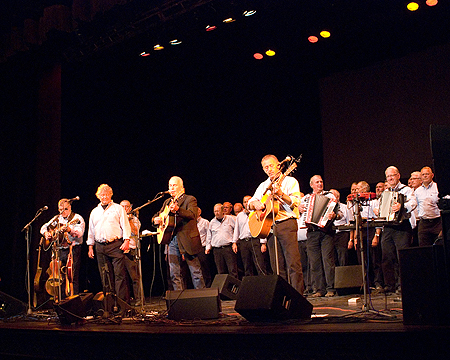 Rolling Home Shanty Choir and Allan Taylor